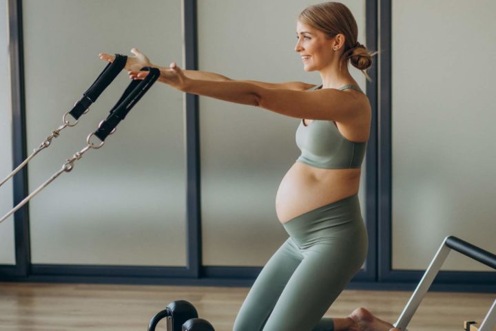 como pilates fortalece el core